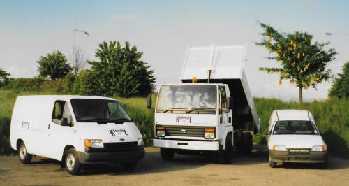 Photo: Cargo 0811 Tipper, Ford Transit & Bedford Astramax, pictured in 1987