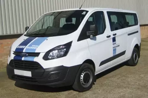FORD TRANSIT CUSTOM L2 H1 KOMBI 9 SEATER