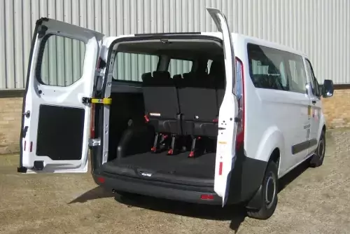 FORD TRANSIT CUSTOM L2 H1 KOMBI 9 SEATER